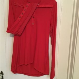 Lululemon comfy nylon long sleeve.  Perfect🌹